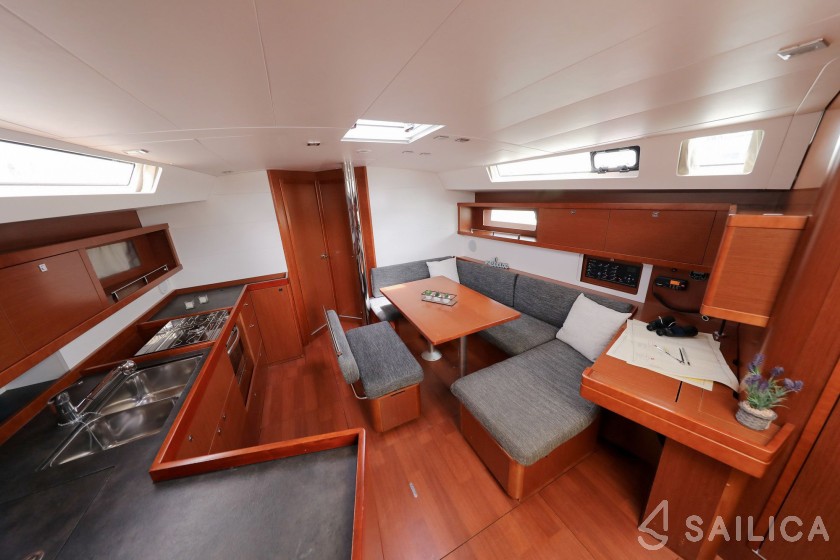 Oceanis 45 - Yacht Charter Sailica
