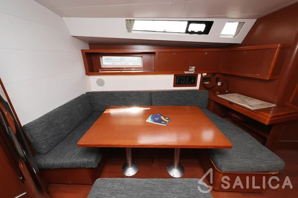 Oceanis 45 - Yacht Charter Sailica