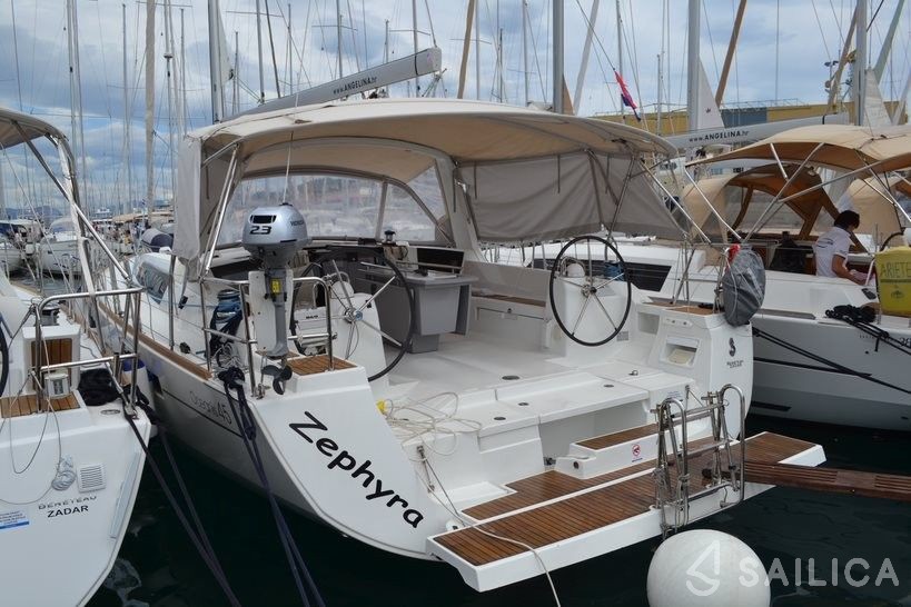 Oceanis 45 - Yacht Charter Sailica