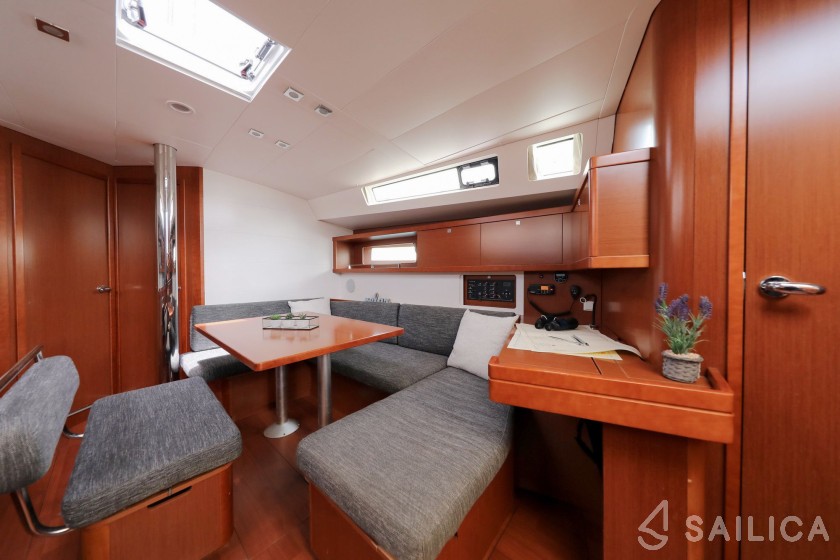 Oceanis 45 - Yacht Charter Sailica