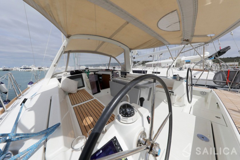 Oceanis 45 - Yacht Charter Sailica