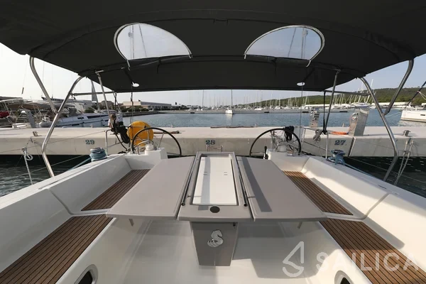 Oceanis 45 - Yacht Charter Sailica