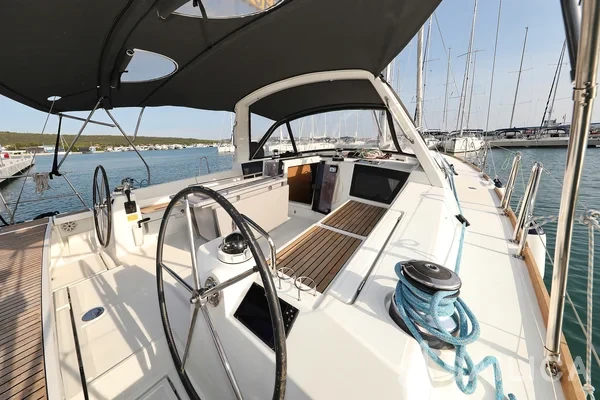 Oceanis 45 - Yacht Charter Sailica