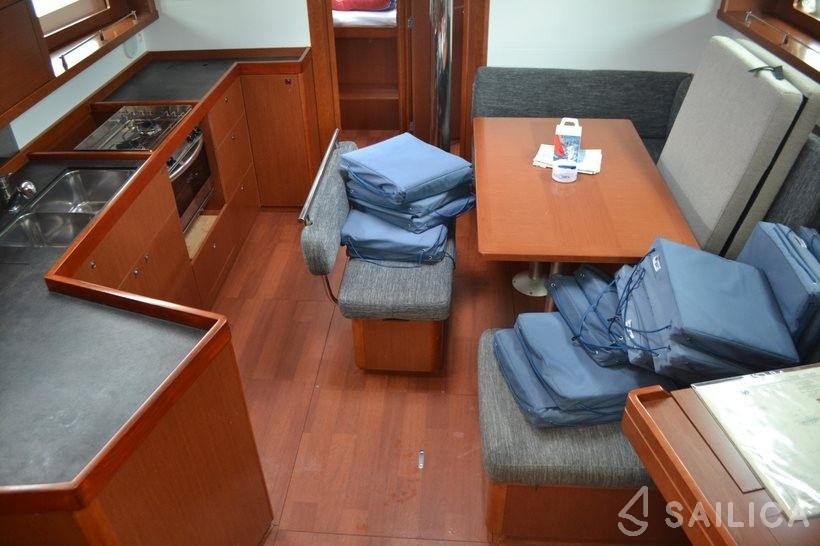 Oceanis 45 - Yacht Charter Sailica