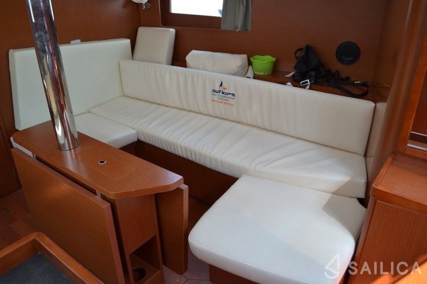 Oceanis 41.1 - Yacht Charter Sailica