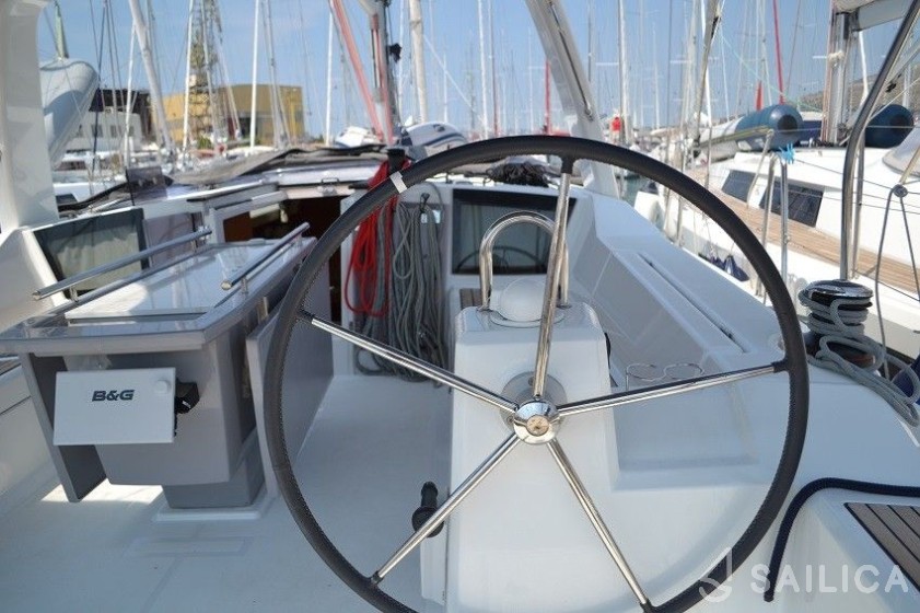 Oceanis 41.1 - Yacht Charter Sailica
