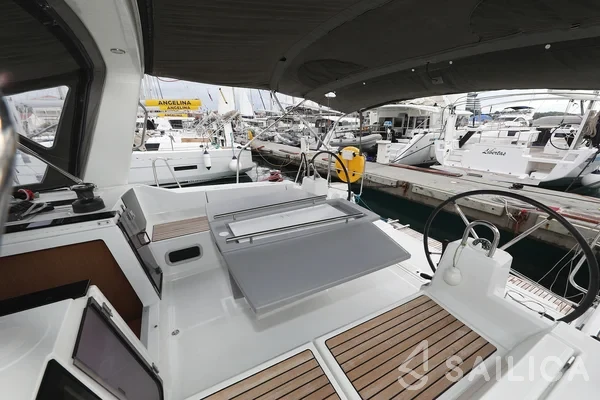 Oceanis 41.1 - Yacht Charter Sailica
