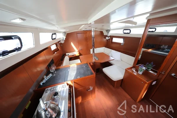 Oceanis 41.1 - Yacht Charter Sailica