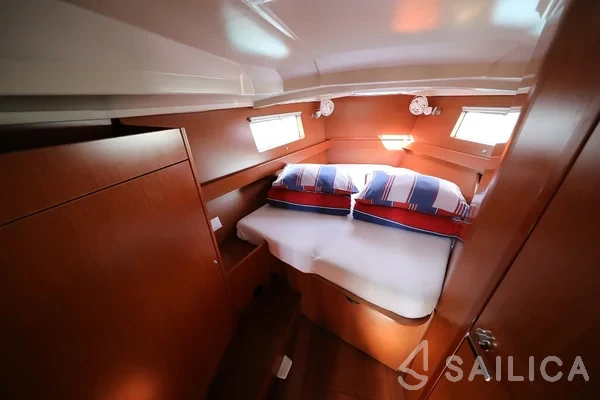 Oceanis 41.1 - Yacht Charter Sailica