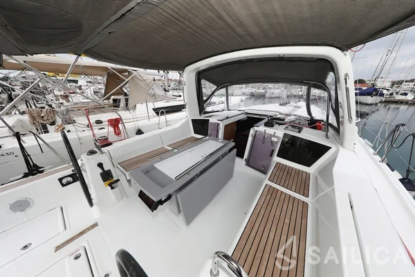 Oceanis 41.1 - Yacht Charter Sailica