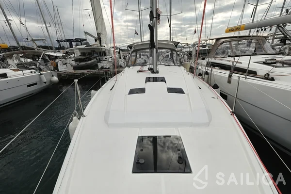 Oceanis 41.1 - Yacht Charter Sailica
