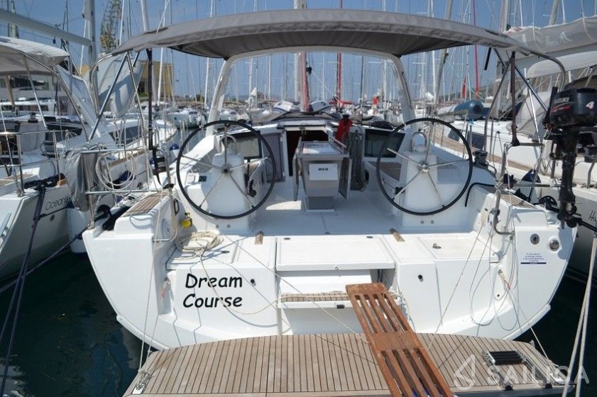 Oceanis 41.1 - Yacht Charter Sailica
