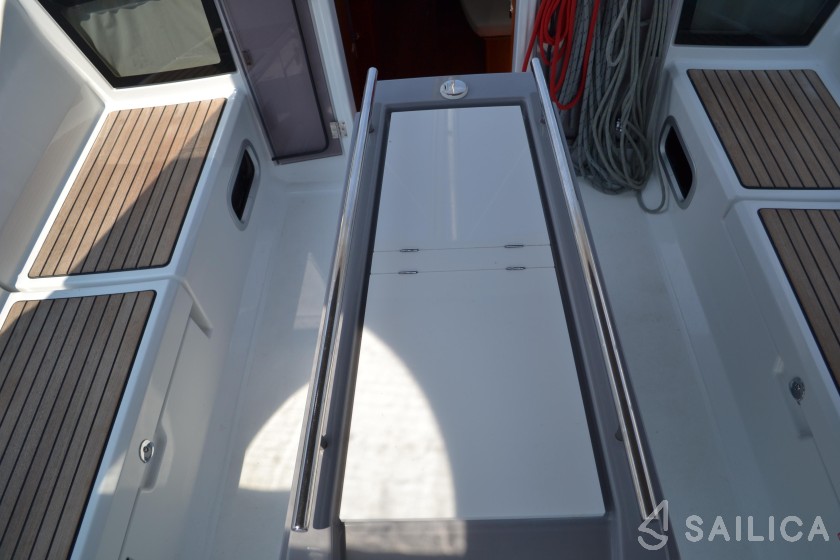 Oceanis 41.1 - Yacht Charter Sailica