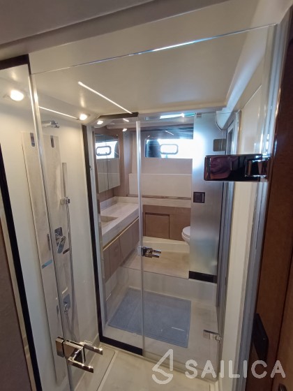 Prestige 590 Fly - Yacht Charter Sailica