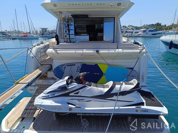 Prestige 590 Fly - Yacht Charter Sailica