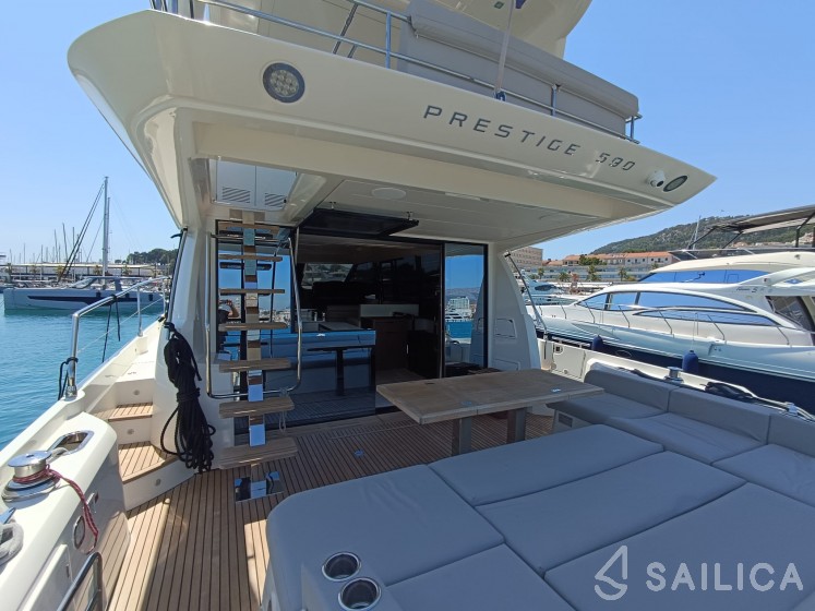 Prestige 590 Fly - Yacht Charter Sailica