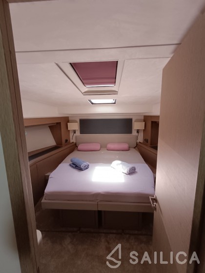 Prestige 590 Fly - Yacht Charter Sailica