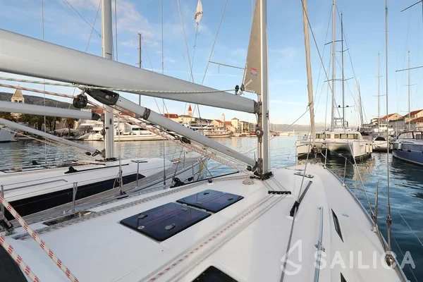 Bavaria 40 Cruiser - Yacht Charter Sailica