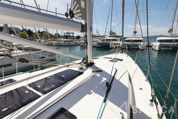 Bavaria 45 Cruiser - Yacht Charter Sailica