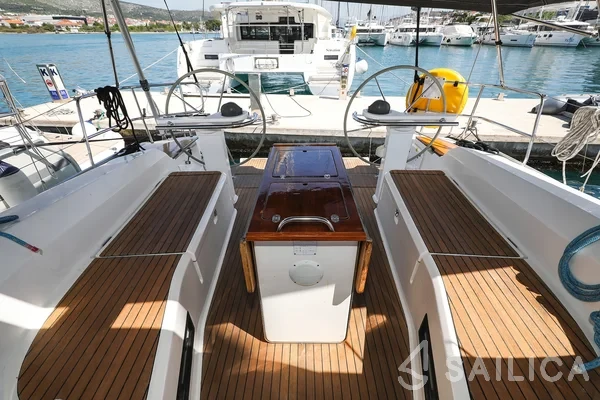 Bavaria 45 Cruiser - Yacht Charter Sailica