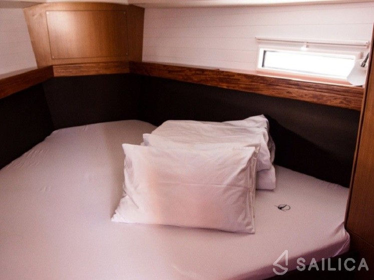 Bavaria 45 Cruiser - Yacht Charter Sailica