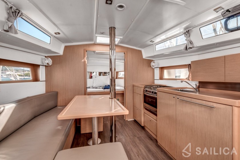 Oceanis 38.1 - Yacht Charter Sailica
