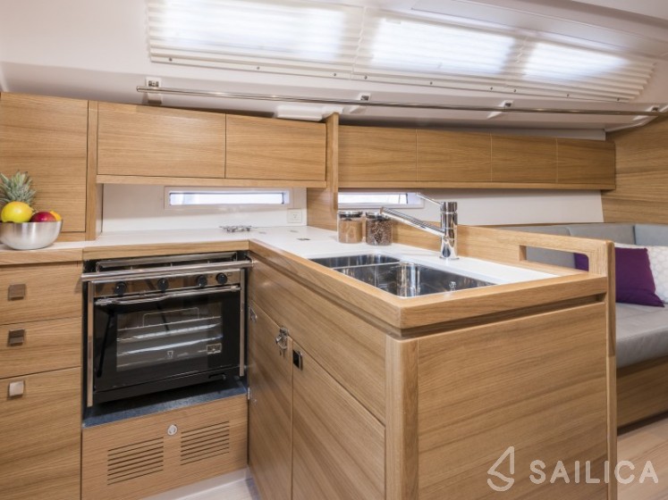 Salona 380 - Yacht Charter Sailica