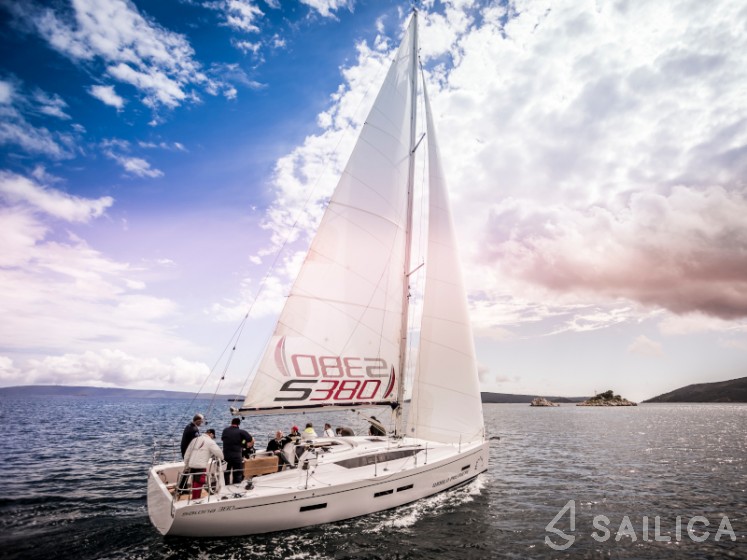Salona 380 - Yacht Charter Sailica
