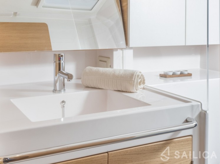 Salona 380 - Yacht Charter Sailica