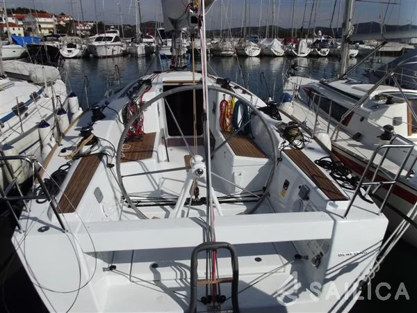 First 35 - Yacht Charter Sailica