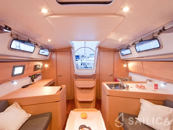 First 35 - Yacht Charter Sailica