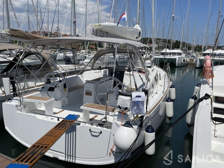 Oceanis 38.1 - Yacht Charter Sailica