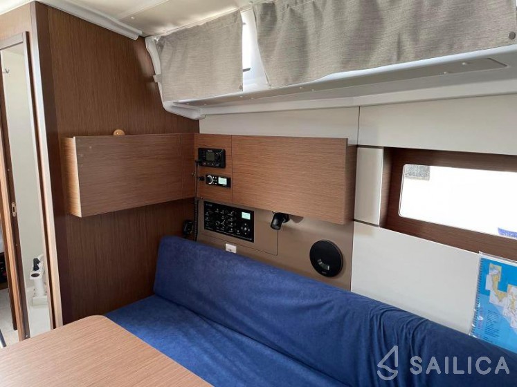 Oceanis 38.1 - Yacht Charter Sailica