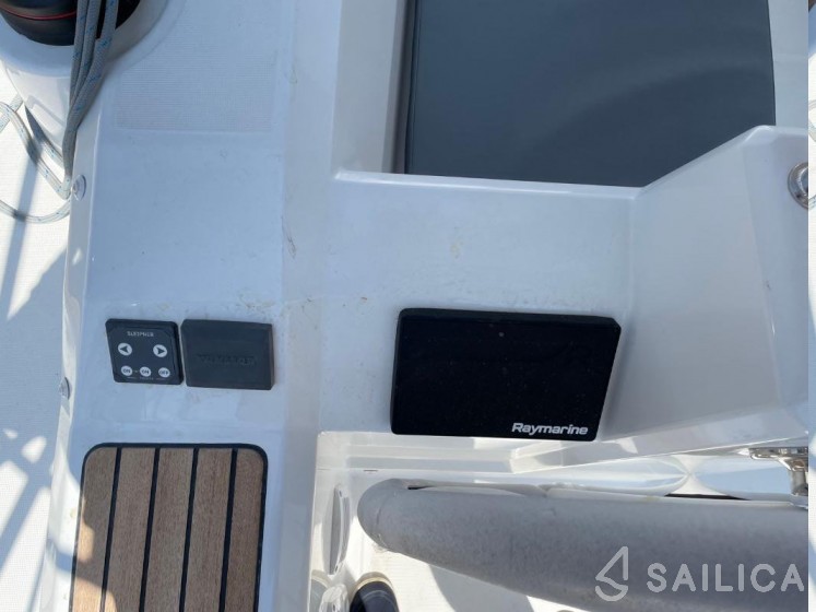 Oceanis 38.1 - Yacht Charter Sailica