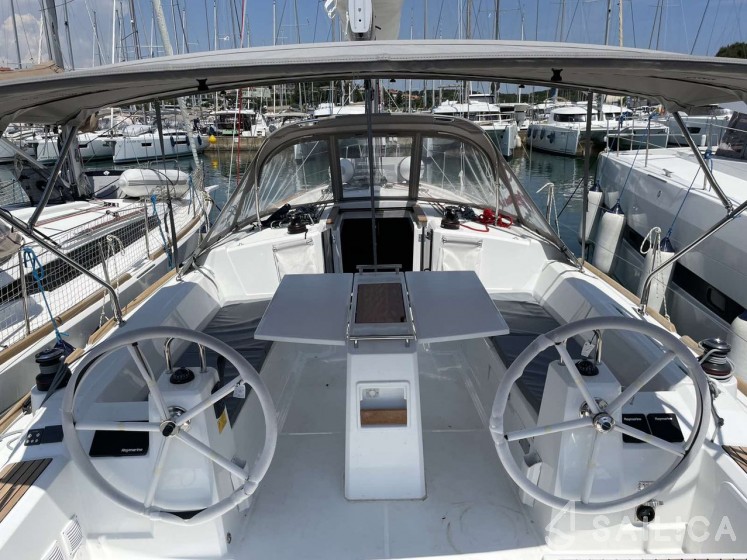 Oceanis 38.1 - Yacht Charter Sailica