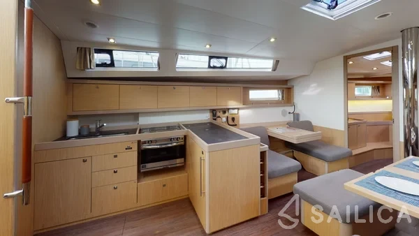 Oceanis 45 - Yacht Charter Sailica