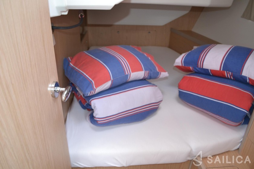 Oceanis 45 - Yacht Charter Sailica