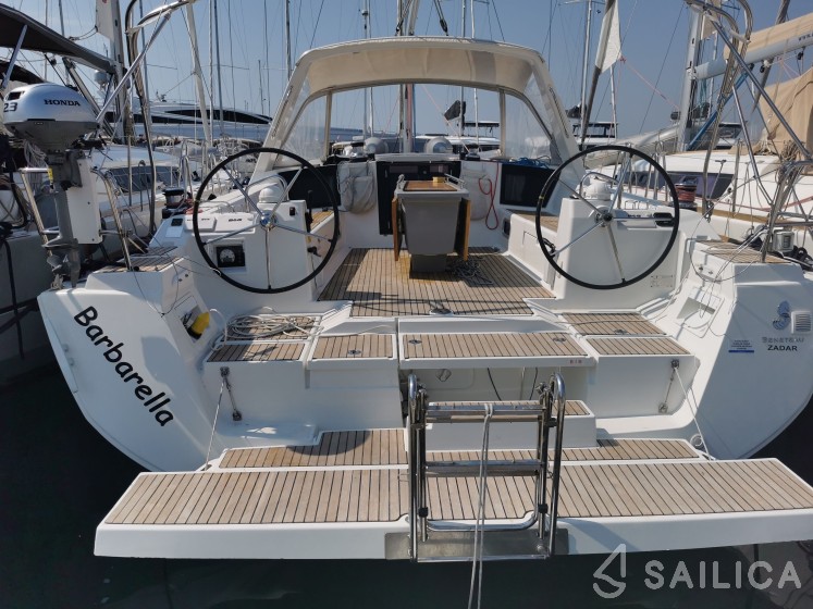 Oceanis 45 - Yacht Charter Sailica