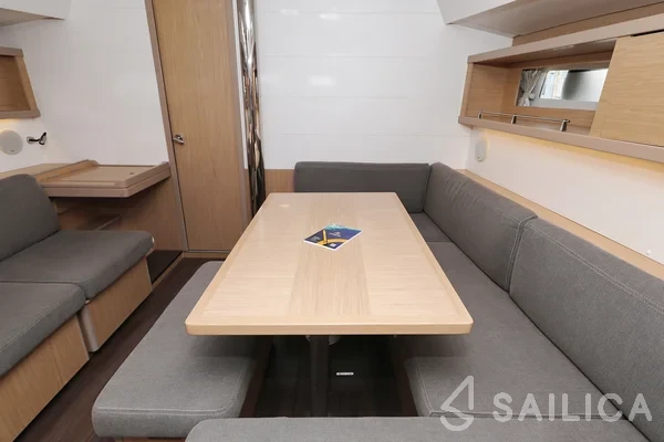 Oceanis 45 - Yacht Charter Sailica