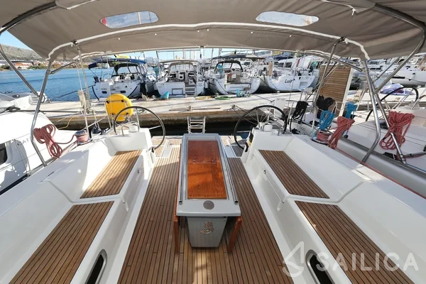 Oceanis 45 - Yacht Charter Sailica