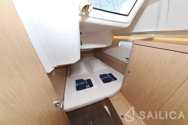 Oceanis 45 - Yacht Charter Sailica