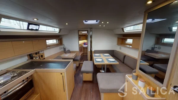 Oceanis 45 - Yacht Charter Sailica