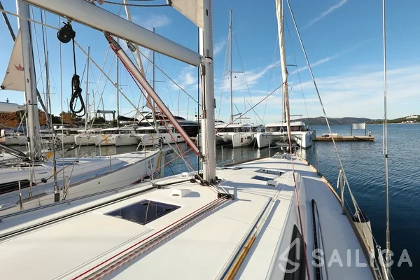 Oceanis 45 - Yacht Charter Sailica
