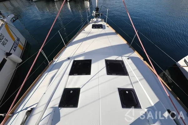 Oceanis 45 - Yacht Charter Sailica