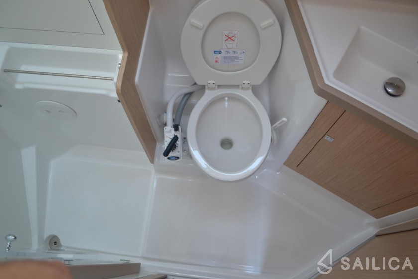 Oceanis 45 - Yacht Charter Sailica