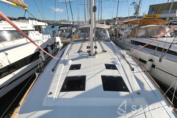 Oceanis 45 - Yacht Charter Sailica