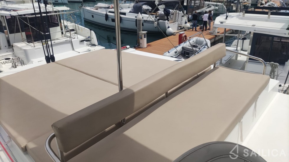 Bali 4.3 - Yacht Charter Sailica