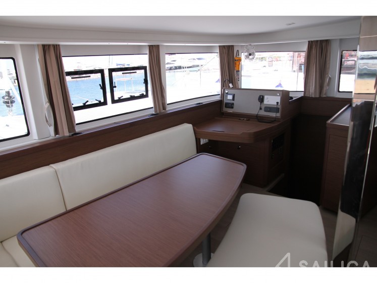 Lagoon 42 - Yacht Charter Sailica