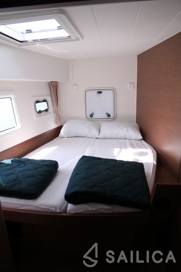 Lagoon 42 - Yacht Charter Sailica