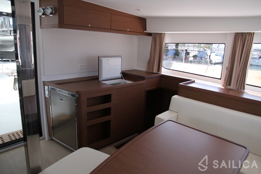 Lagoon 42 - Yacht Charter Sailica